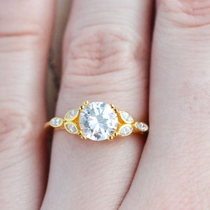 Yellow Gold Engagement Ring - Art Deco Ring - Vintage Wedding Ring - Flower Ring  - Solitaire Ring - Round Cut Ring - Unique Ring