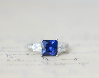 OFERTA - Anillo de compromiso de zafiro azul - Piedra de nacimiento de septiembre - Anillo de 3 piedras - Corte princesa - Anillo de boda - Anillo de promesa - Plata de ley