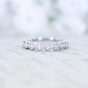 Alianza de boda Art Déco - Anillo de media eternidad - Anillo de estilo vintage - Anillo de plata de ley - Anillo de puntos - Anillo apilable - Anillo con detalles milgrain