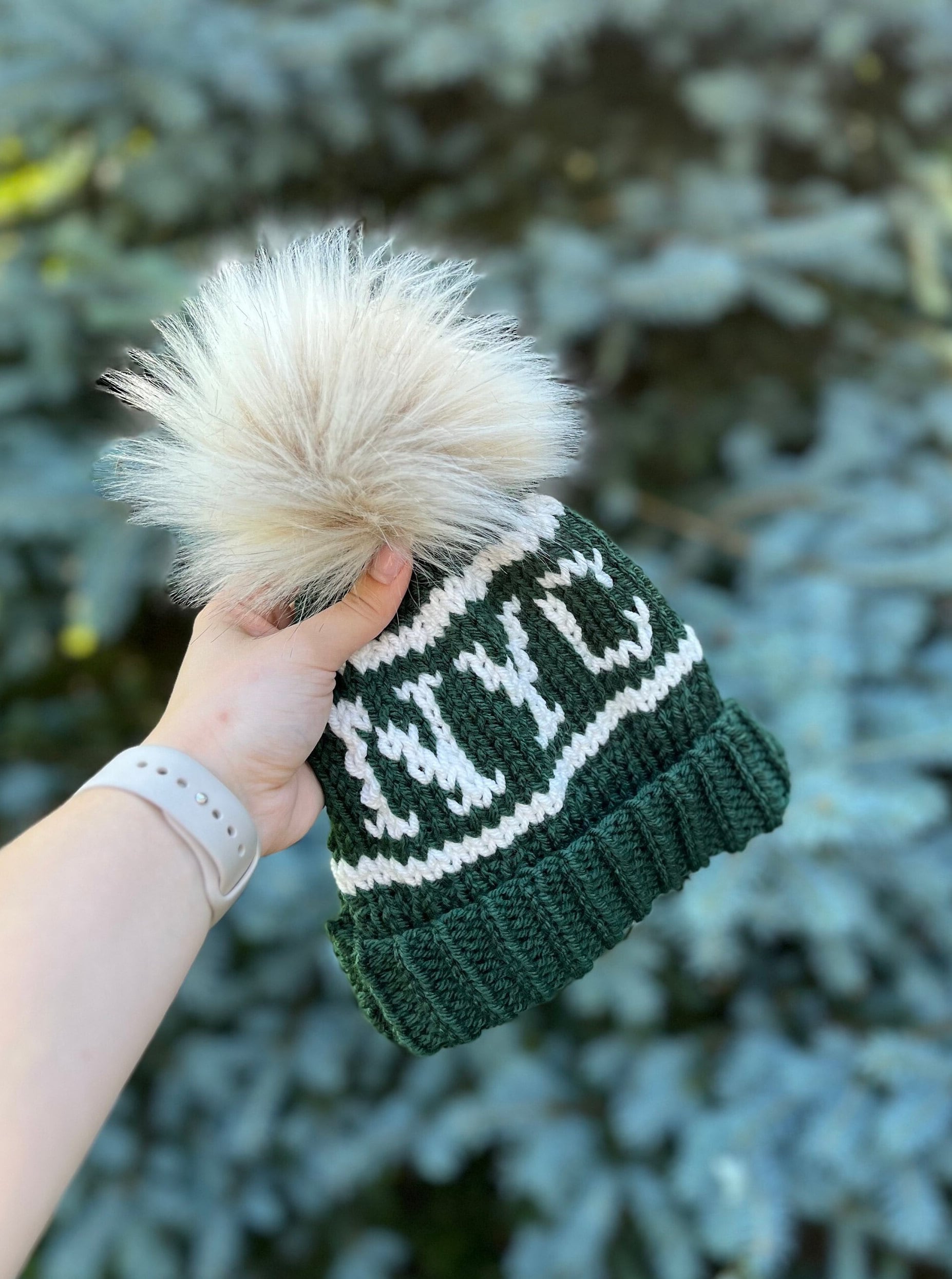 Deep Green and White NYC Pom Beanie, Warm and Chic for Women  display picture 1