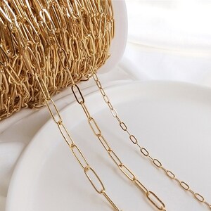 May include: Three gold chains of different lengths and thicknesses. The chains are made of oval links.