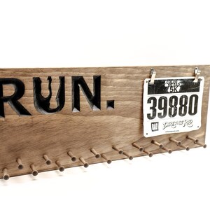 Support pour médailles - Support pour médailles de course à pied - Marathon - Présentoir à rubans (CWD-675)