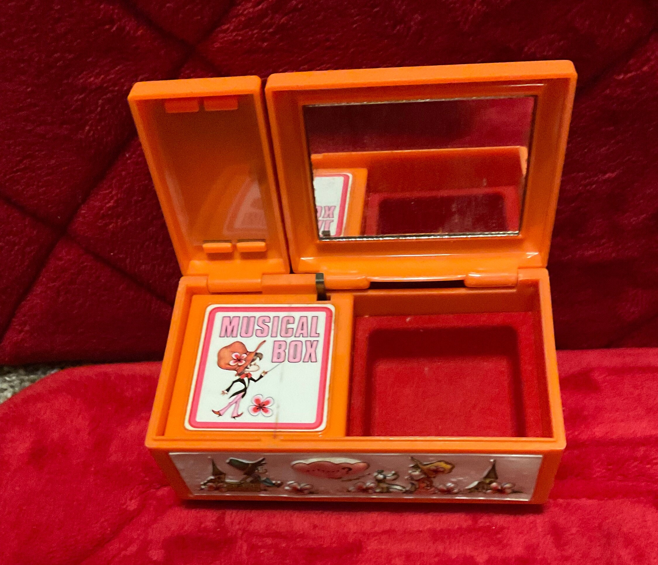 Una caja musical de joyería Lady Mate hecha en Japón vintage muy