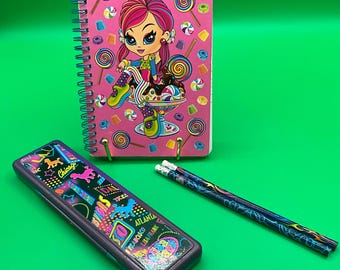 Un lote muy raro de artículos de Lisa Frank del año 2000: papel, lápices y estuche