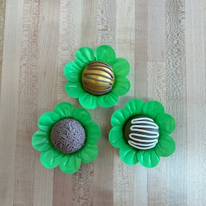 Green  Wrappers for holding chocolate truffles/ Rustic wedding Centerpieces decor/ Forminha de papel green (50Ct)
