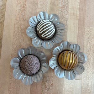 Silver Wrappers for holding chocolate truffles/ Rustic wedding Centerpieces decor/ Forminha de papel silver (50Ct)