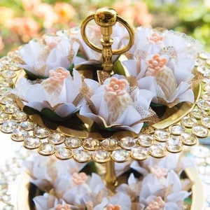 White and Gold Flower Truffle Wrappers for holding chocolate truffles/ White wedding Centerpieces decor/ Forminha de Tecido Branca (25Ct)