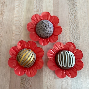 Red  Wrappers for holding chocolate truffles/ Rustic wedding Centerpieces decor/ Forminha de papel red(50Ct)