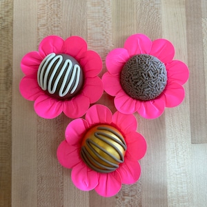 Summer pink  Wrappers for holding chocolate truffles/ Rustic wedding Centerpieces decor/ Forminha de papel rosa neon(50Ct)