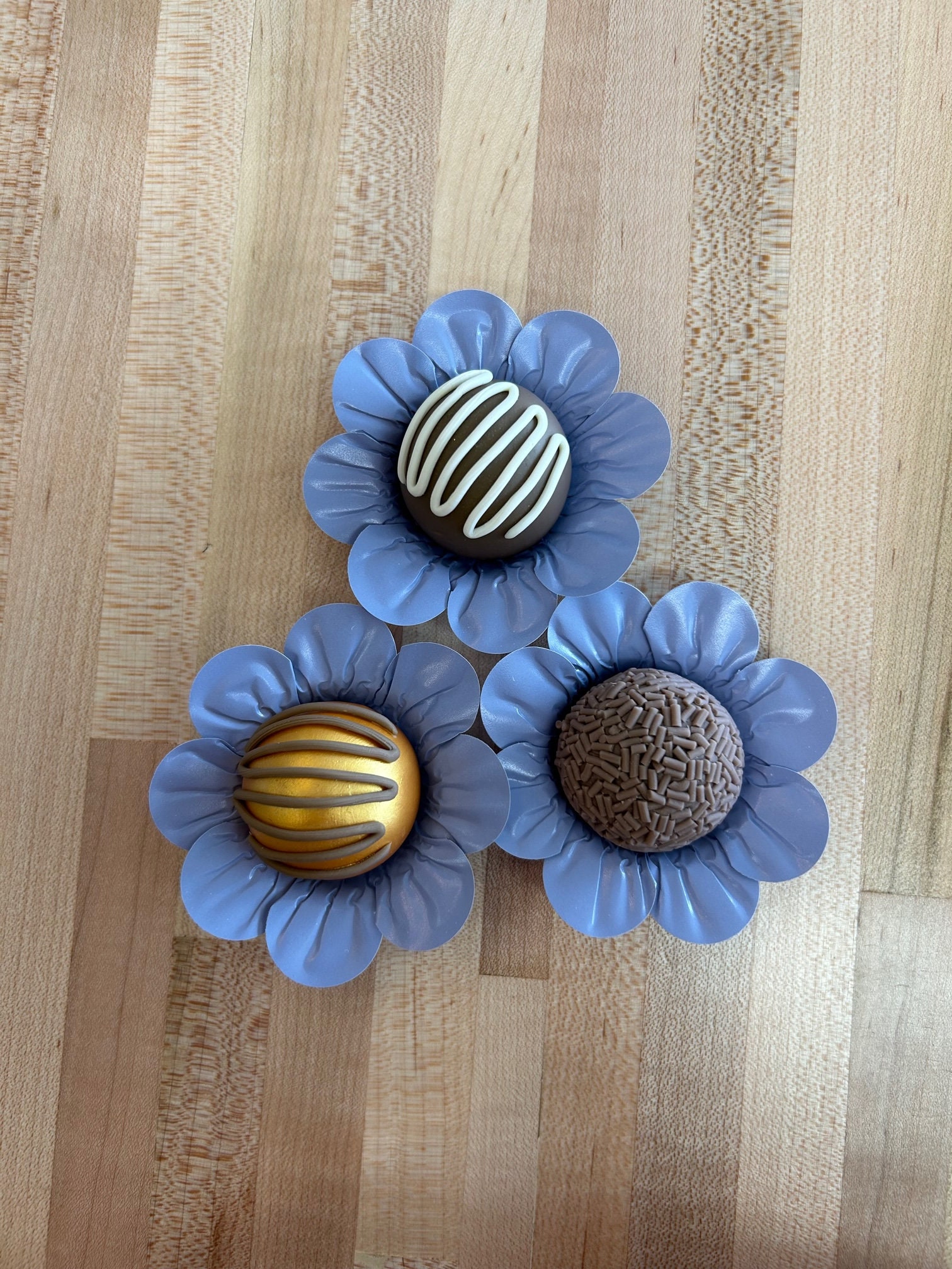 Dusty blue  Wrappers for holding chocolate truffles/ Rustic wedding Centerpieces decor/ Forminha de papel azul (50Ct)