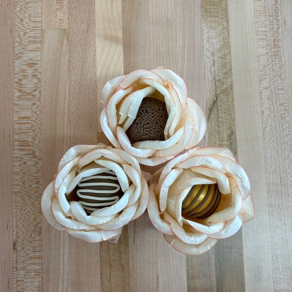 Light peach Wrappers for holding chocolate trufffle/ wedding Centerpieces decor/ Forminha de papel pessego(40Ct)