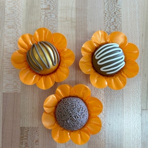 Orange  Wrappers for holding chocolate truffles/ Rustic wedding Centerpieces decor/ Forminha de papel laranja (50Ct)