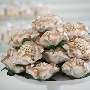 White and Gold camellia Flower/Fall Truffle Wrappers for holding chocolate truffles/ Forminha de brigadeiro Dourada e branca(40Ct)