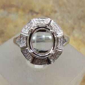 Item158-Oval 7.5x8.5MM in 14K White Gold Semi Mount Ring / Diamond Ring
