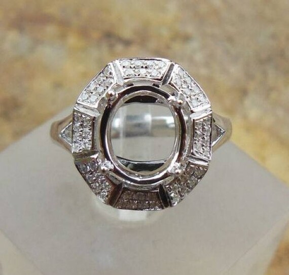 Item158-Oval 7.5x8.5MM in 14K White Gold Semi Mount Ring / Diamond Ring