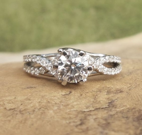 14k White Gold Diamond Engagement Ring: 5.5MM Round Cut, 0.36ct Side Stones