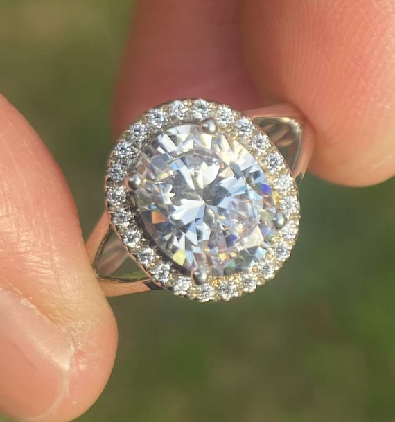 14K White Gold Oval Halo Ring Setting - Diamond Accent (8x10MM)