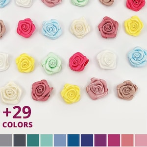 Mini rose di raso, 1/2 pollice, 10 pz. Piccole rose (1,4 cm) realizzate in nastro di raso di poliestere. Ottime per cucito, artigianato, biglietti e decorazioni.