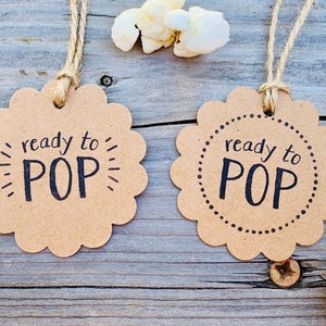 Ensemble de 10 étiquettes cadeaux prêtes à POP-Sacs-Fait main-Estampillé à la main--Baby Shower Favor Tag-Gender Reveal Favor Tag-Handmade-Kraft-Twine