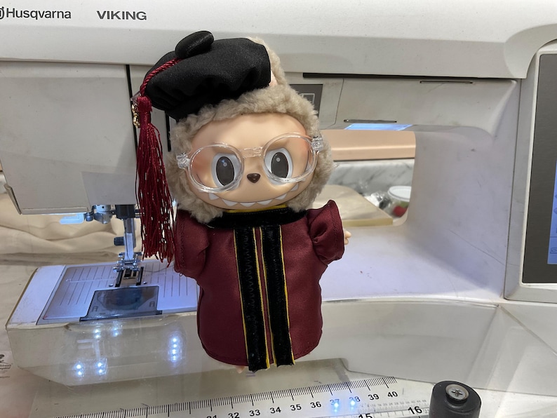 Handmade Labubu Graduation Cap and Gown Set, Custom Outfit immagine 4