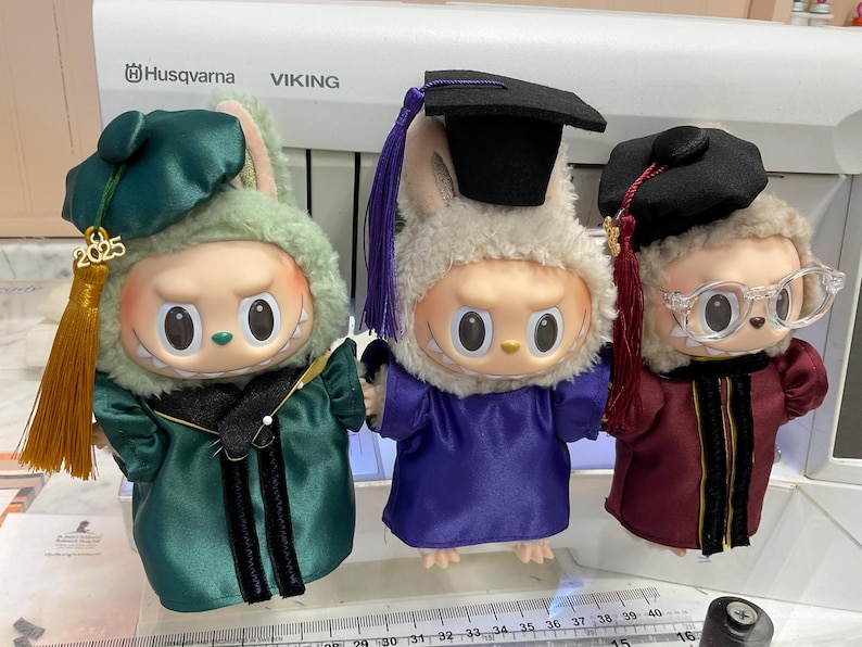 Handmade Labubu Graduation Cap and Gown Set, Custom Outfit immagine 2