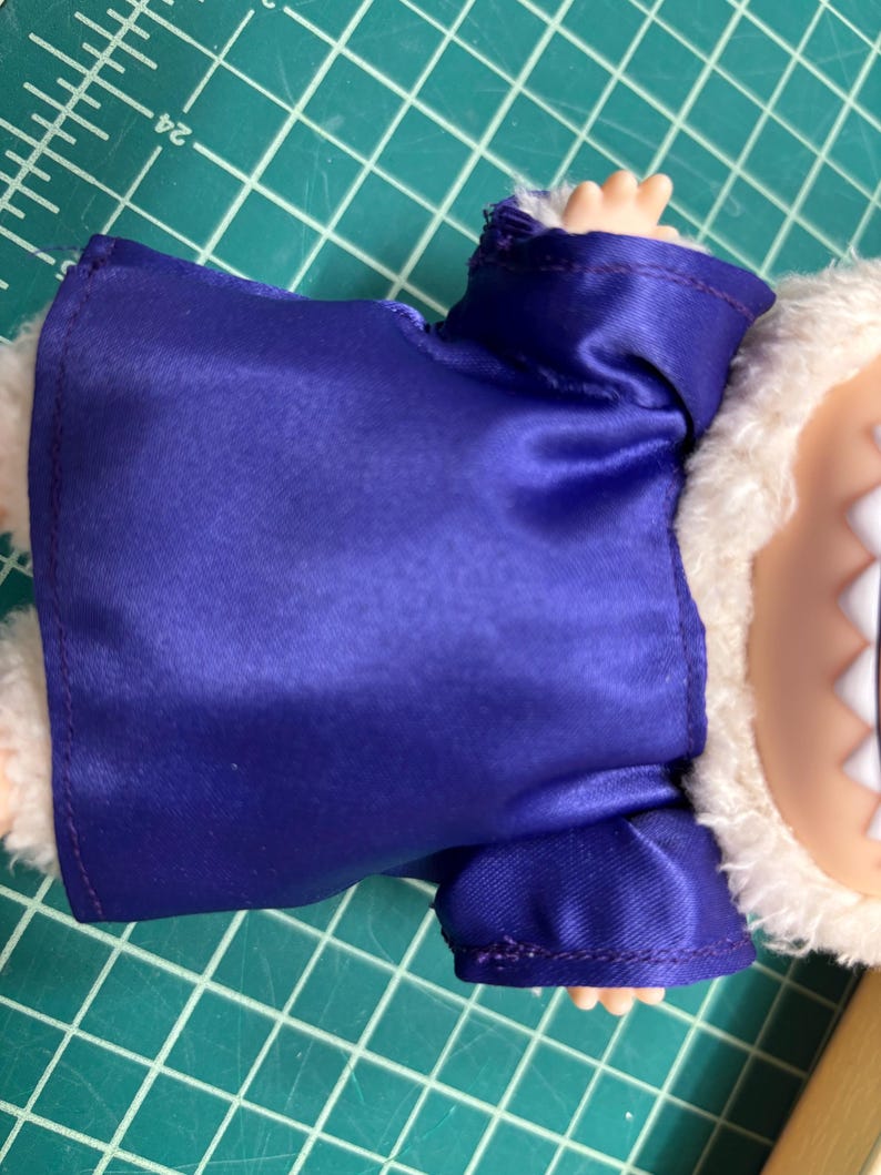 Handmade Labubu Graduation Cap and Gown Set, Custom Outfit immagine 8