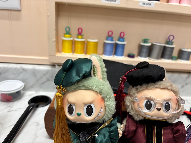 Handmade Labubu Graduation Cap and Gown Set, Custom Outfit immagine 6
