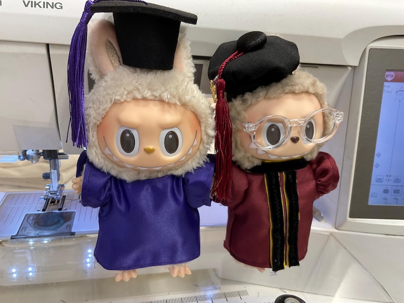 Handmade Labubu Graduation Cap and Gown Set, Custom Outfit immagine 3