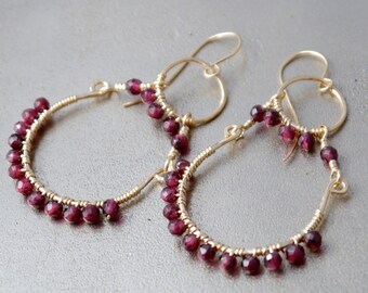 Pendientes de aro con forma de pétalo de granate rojo, estilo araña, con piedras preciosas, chapados en oro de 14 quilates, estilo moderno y romántico.