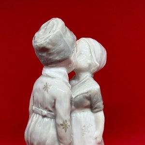 Antique Gebruder Heubach porcelain Dutch children kissing