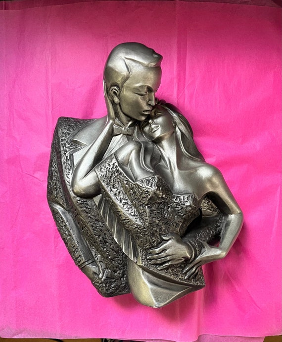KISSING LOVERS David Fisher Sculpture Austin Productions 20