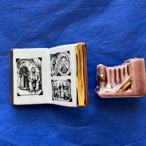Vtg Arcadia Photo Album & Camera miniature salt and pepper shakers