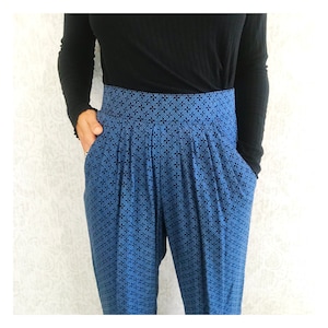 Vintage 80s High Waisted Trousers: Blue Maze Print Rayon Pants