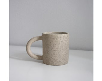 C // Tasse en céramique // Céramique. Mug