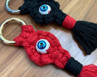 Makramee Schlüsselanhänger mit handbemalten Perlen - EYEBALL