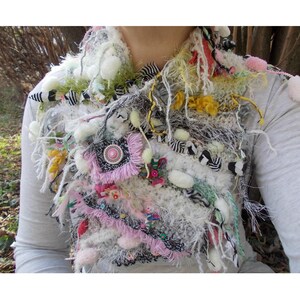 Strick-Patchwork-Nackenwärmer mit Strukturmuster, Brosche und Ohrringen (Geschenk), einzigartiger Boho-Fransenschal, versandkostenfrei