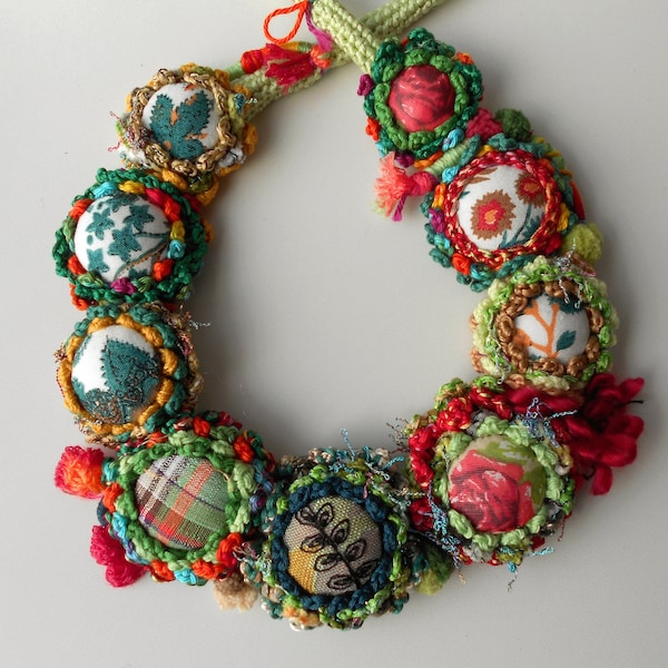 Colorful handmade crochet Christmas statement fiber necklace buttons unique bib fabric yarn flowers necklace emerald green red gift for her