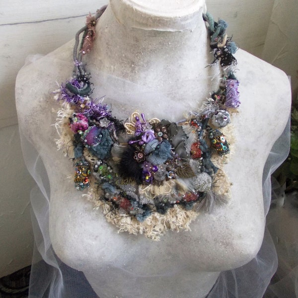 Gris violet coloré perlé dentelle plastron déclaration bijoux tissu fait à la main perles boules boho tribal cadeau fil fibre vintage hippie femmes