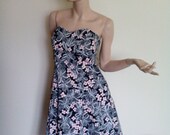 Senza spalline abito estivo con fiore modello Vintage ispirato.