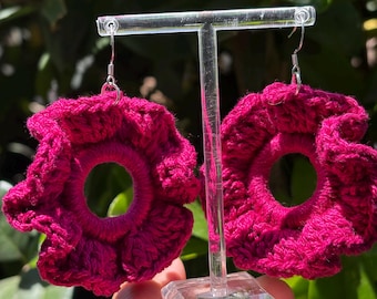 Créoles à volants au crochet : des bijoux tendance bohèmes légers