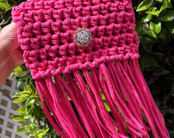 Pochette au crochet rose fuchsia avec franges | Sac à main de luxe urbain audacieux
