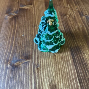 Fenton glass Christmas tree cat