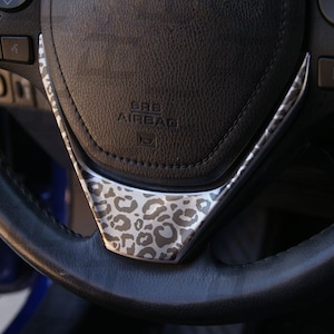 Kit met accentstickers op het stuurwiel met helder Cheetah-patroon - voor Corolla (2014-2018)