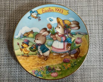 AVON Easter 1993 “Easter Parade” Small Collectible Porcelain Plate Edged in 22k Gold