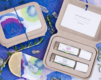 Lot de deux rouleaux d’huiles essentielles pour l’aromathérapie, sur la route - bas de Noël