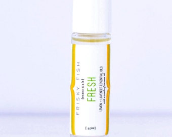 Citron et lavande huile essentielle Roller, frais est un purifiant et renouvelant mélange d'huiles essentielles dans un Easy Roller pour aromathérapie sur le pouce