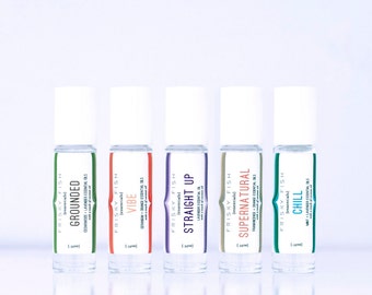 Huile essentielle pure rouleau, mélanges d'huiles essentielles calmante et réparatrice mis en bouteille dans un rouleau facile pour aromathérapie sur le pouce