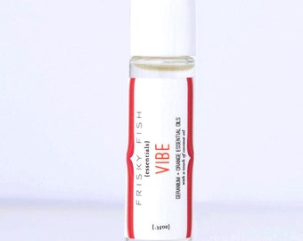Géranium et Orange l'huile essentielle de rouleau, VIBE est un équilibre Floral mélange mis en bouteille dans un rouleau facile pour l'aromathérapie to Go