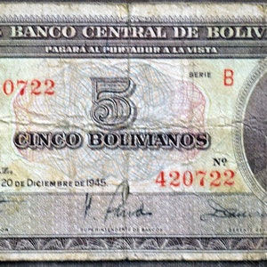 Featuring Simon Bolivar, this 1945 5 Bolivianos note is in excellent condition.