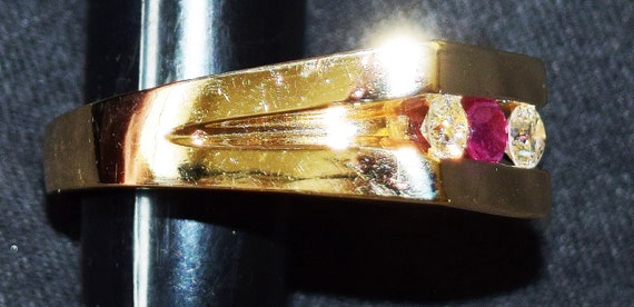 Diamond and Ruby gent's statement ring. (1 ct. TW… - image 2